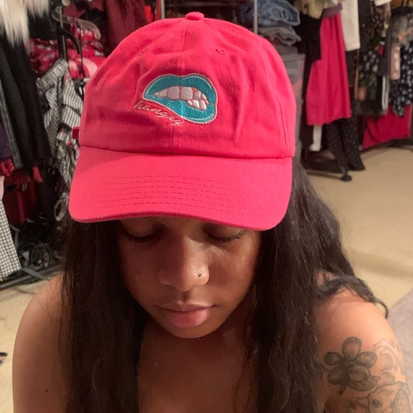 Cute hat - Picture 2 of 4